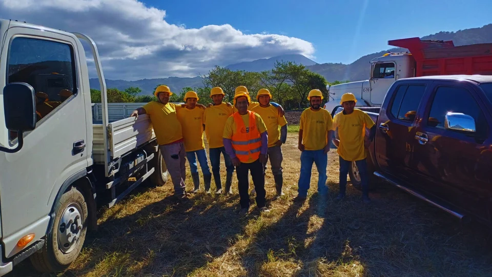 Equipo de profesionales de KOBA en una obra